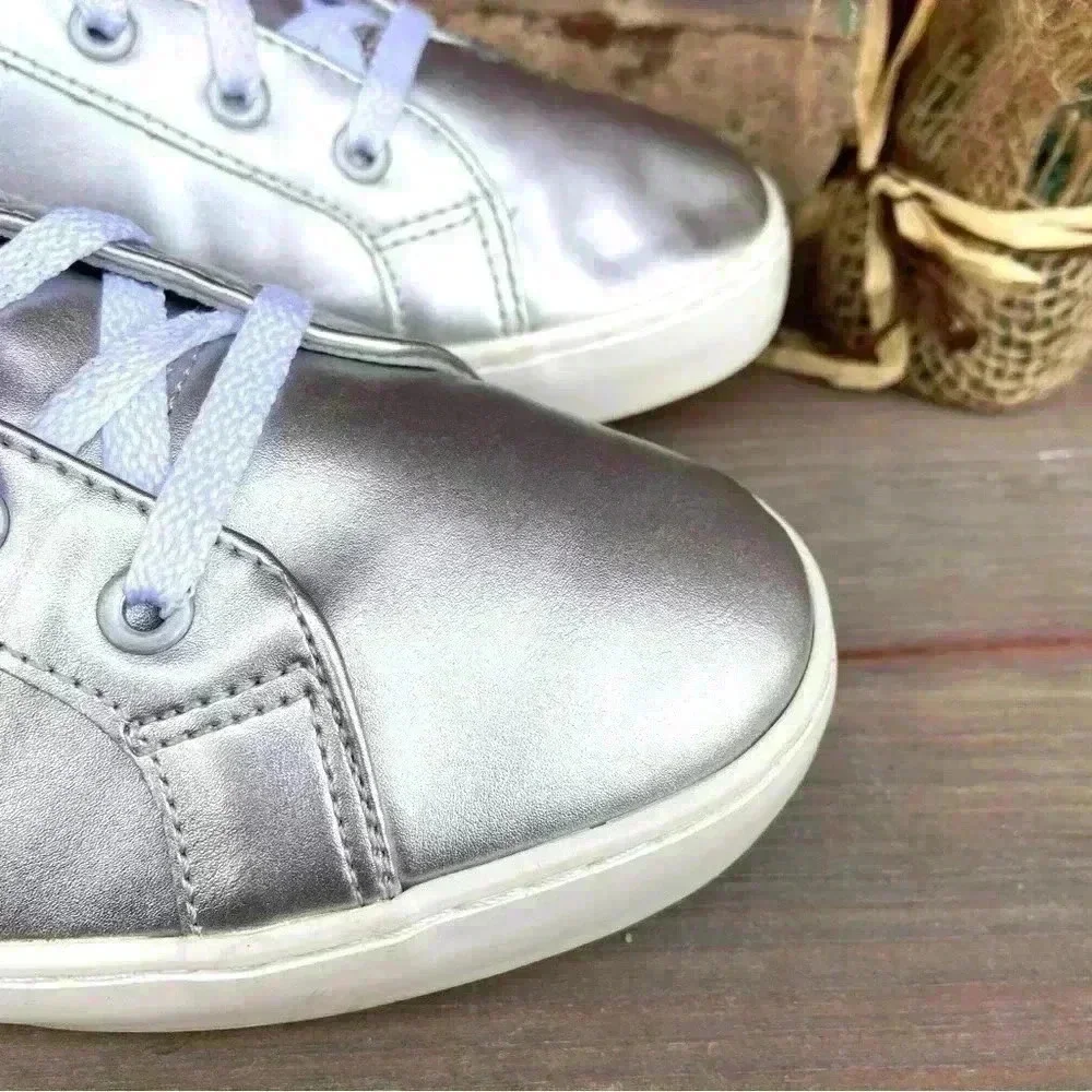 GAP Silver Metallic Low‎ Top Sneakers Shoes Casual Lace Up Fashion Court US 8